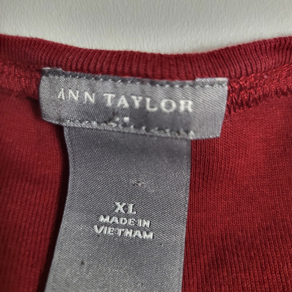 Ann Taylor deep red v-neck sleeveless top women's XL  #2070 - Picture 3 of 5